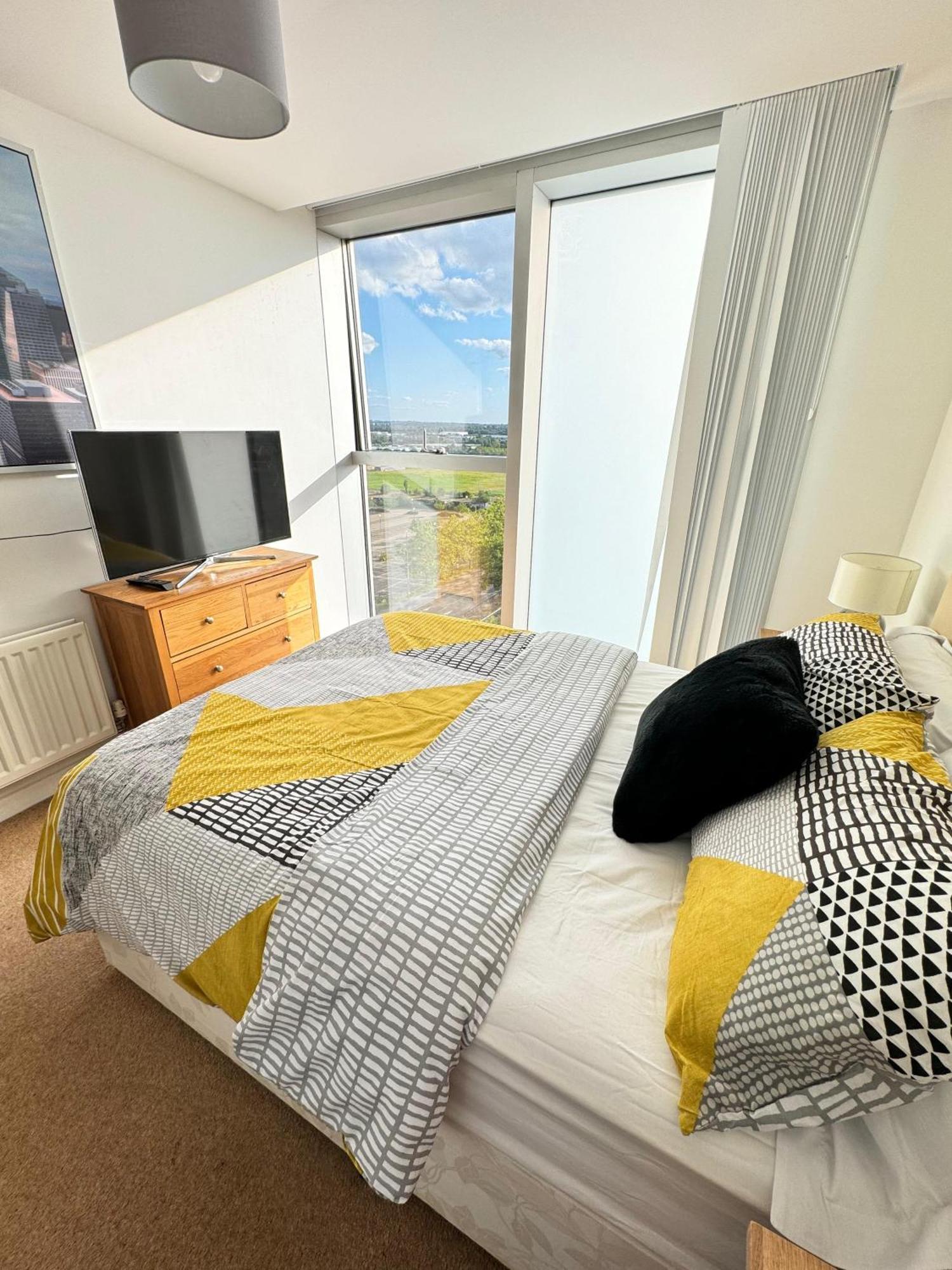 The Hub Center Luxury 2 Bed Apartment *